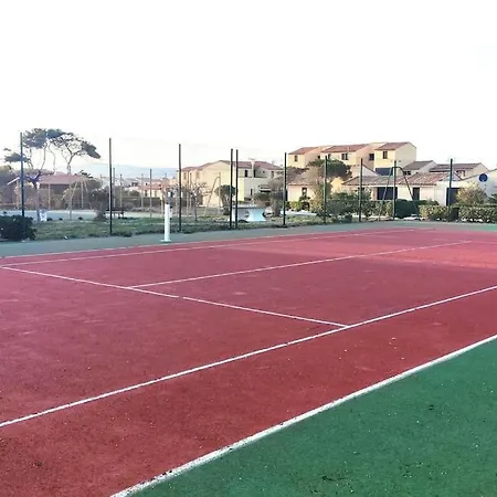 Naturisme, Et Piscine Leucate