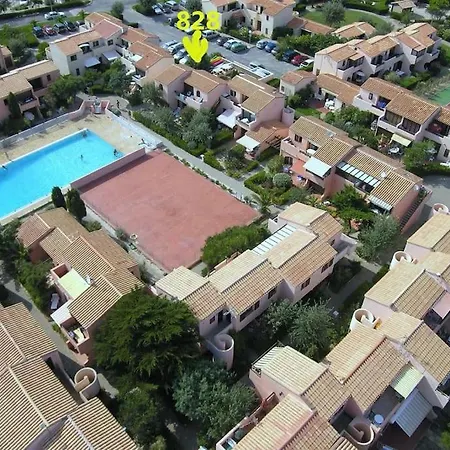 Naturisme, Et Piscine *